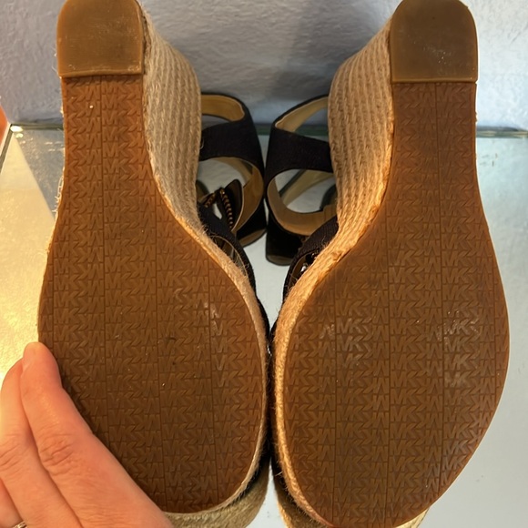 Authentic Michael Kors Navy Blue espadrille wedges with gold tone hardware - Picture 7 of 10